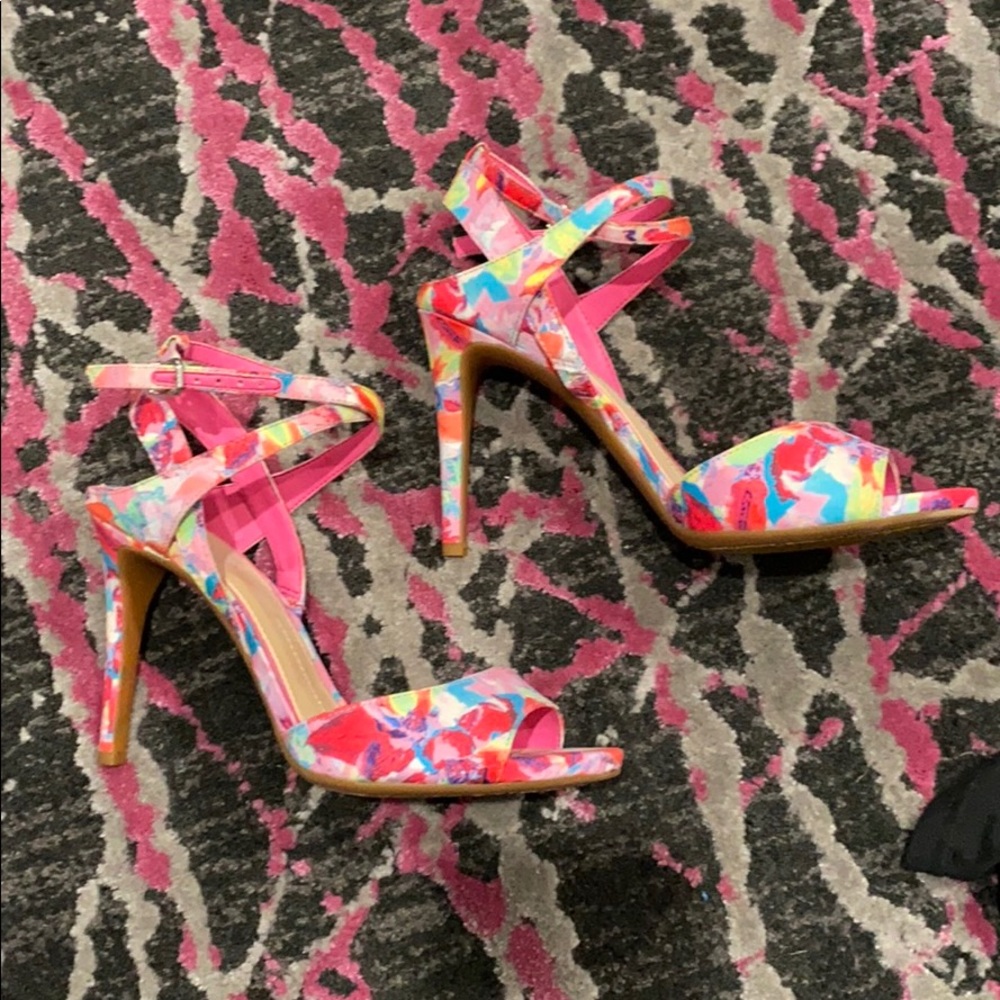 NEW NEW NEW CUTE HEELS